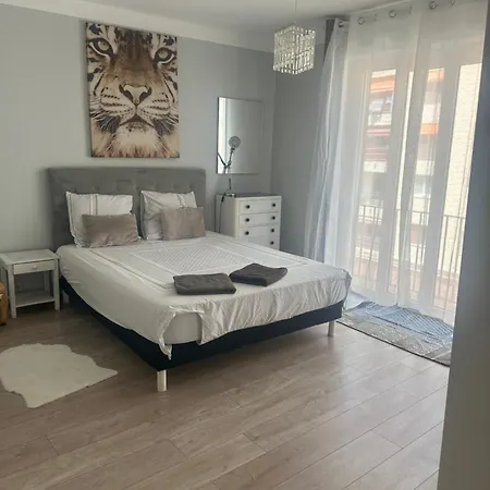 Beautiful 2 Beds And Living 3 Minutes Beaches Lägenhet
